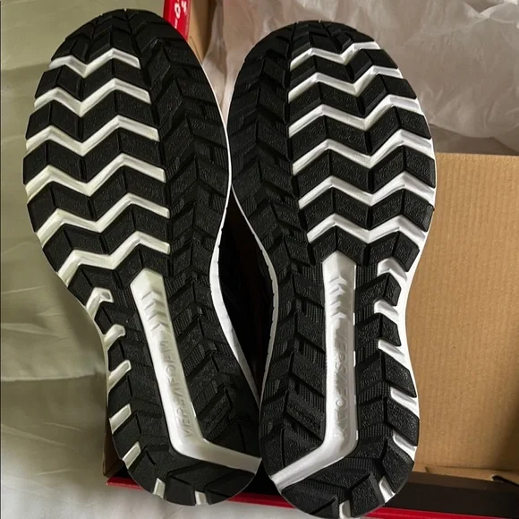 Saucony Black and White Athletic Shoes with Mesh Upper - Picture 2 of 4